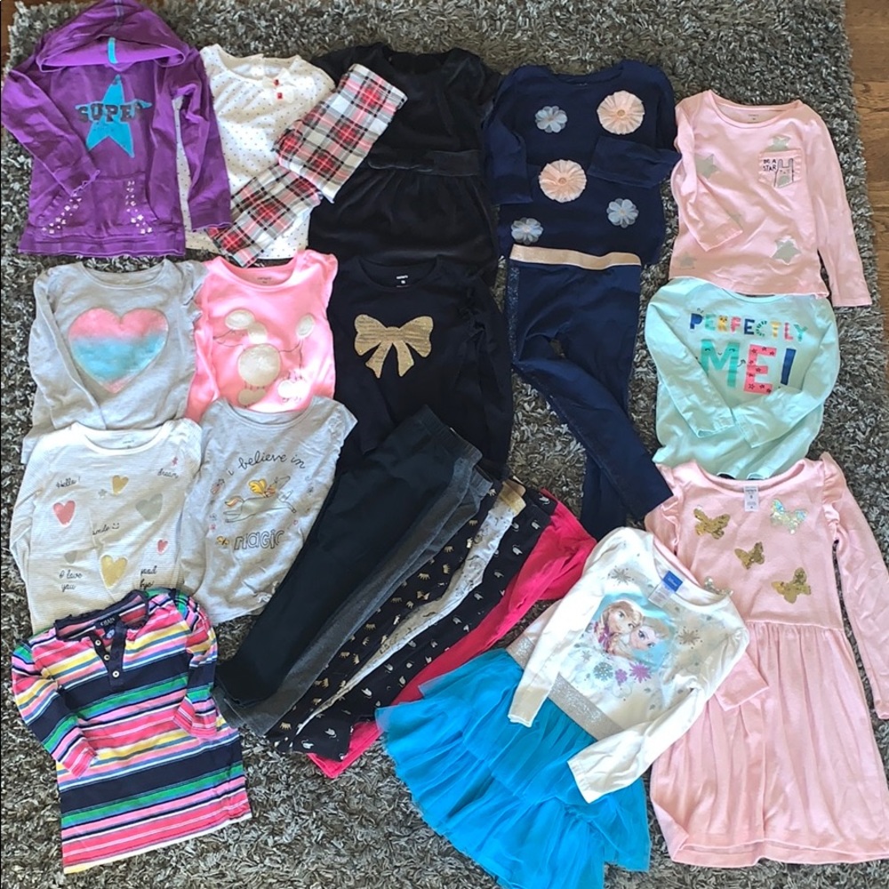 Lot of girls 5T clothing mostly Carter’s